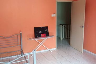 Taman Forest Height 2Storey Partially Furnished For Rent @Seremban 