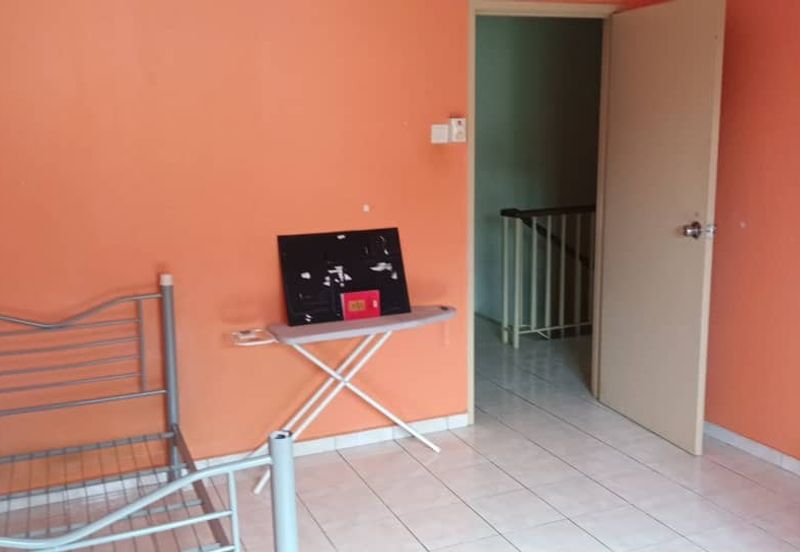 Taman Forest Height 2Storey Partially Furnished For Rent @Seremban 