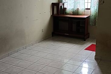 Taman Forest Height 2Storey Partially Furnished For Rent @Seremban 