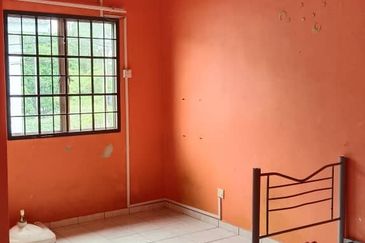 Taman Forest Height 2Storey Partially Furnished For Rent @Seremban 