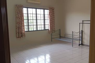 Taman Forest Height 2Storey Partially Furnished For Rent @Seremban 