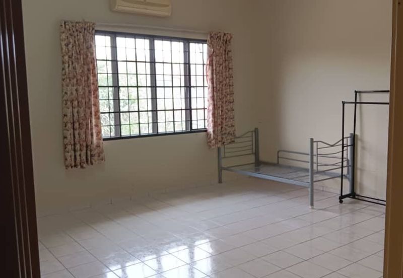 Taman Forest Height 2Storey Partially Furnished For Rent @Seremban 