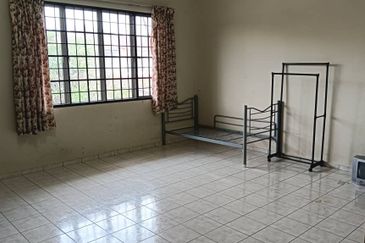 Taman Forest Height 2Storey Partially Furnished For Rent @Seremban 