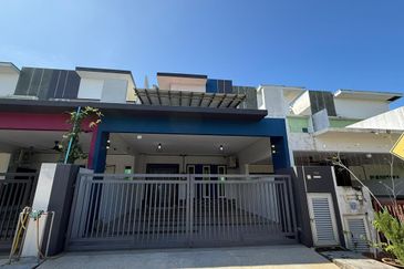 Sendayan 4bed 4bath 2Storey Corner Partially Furnished For Sale