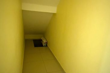 Sendayan 4bed 4bath 2Storey Corner Partially Furnished For Sale