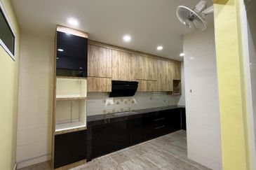 Sendayan 4bed 4bath 2Storey Corner Partially Furnished For Sale