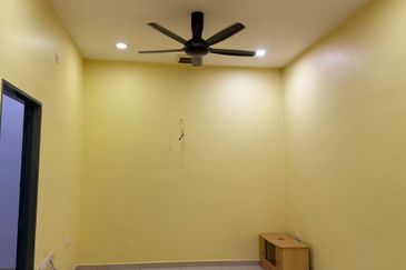 Sendayan 4bed 4bath 2Storey Corner Partially Furnished For Sale