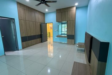 Sendayan 4bed 4bath 2Storey Corner Partially Furnished For Sale