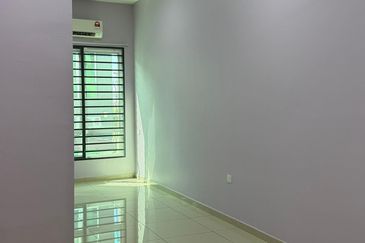 Sendayan 4bed 4bath 2Storey Corner Partially Furnished For Sale