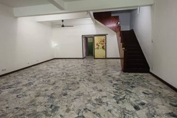 Taman Seremban Baru 5bed 3bath 2storey Partially Furnished For Sale 