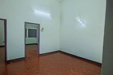 Taman Seremban Baru 5bed 3bath 2storey Partially Furnished For Sale 