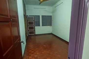 Taman Seremban Baru 5bed 3bath 2storey Partially Furnished For Sale 