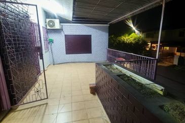 Taman Seremban Baru 5bed 3bath 2storey Partially Furnished For Sale 