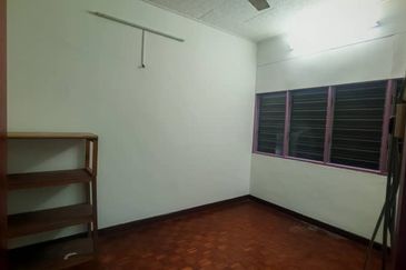 Taman Seremban Baru 5bed 3bath 2storey Partially Furnished For Sale 