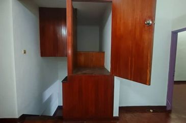 Taman Seremban Baru 5bed 3bath 2storey Partially Furnished For Sale 