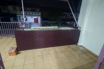 Taman Seremban Baru 5bed 3bath 2storey Partially Furnished For Sale 