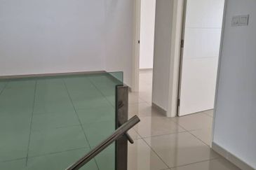 Sendayan Suriaman 4bed 4bath 2Storey Partially Furnished For Sale