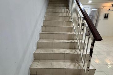 Taman Pulai Impian Sikamat 2Storey Partially Furnished For Rent