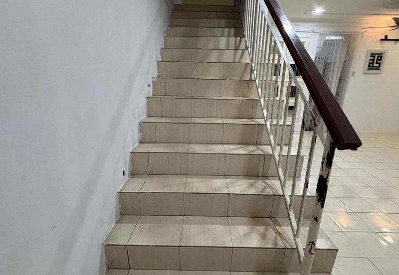 Taman Pulai Impian Sikamat 2Storey Partially Furnished For Rent