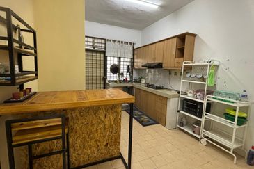 Taman Pulai Impian Sikamat 2Storey Partially Furnished For Rent