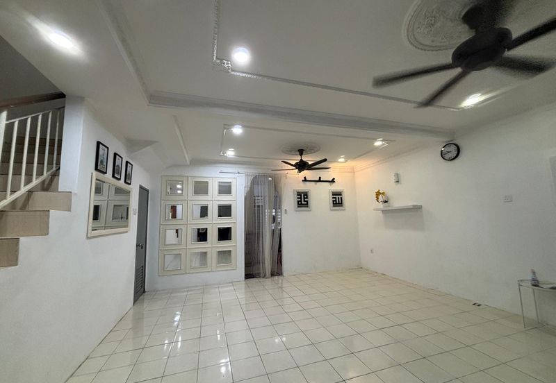 Taman Pulai Impian Sikamat 2Storey Partially Furnished For Rent