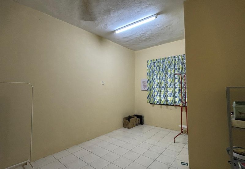 Taman Pulai Impian Sikamat 2Storey Partially Furnished For Rent