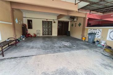 Taman Pulai Impian Sikamat 2Storey Partially Furnished For Rent
