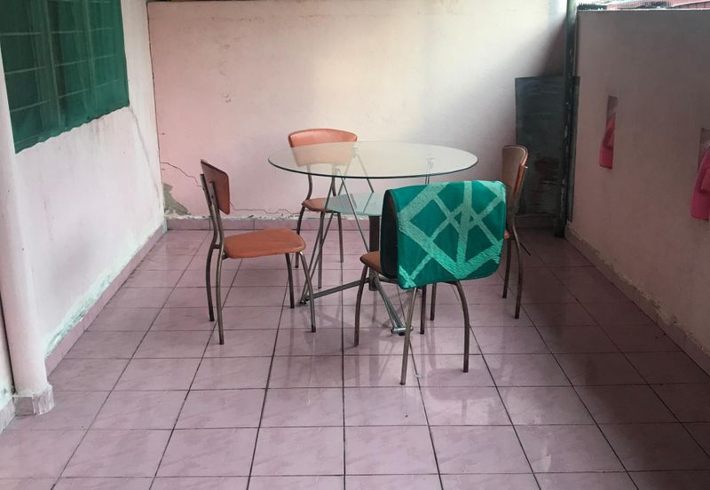 Taman Pulai Impian Sikamat 2Storey Partially Furnished For Rent