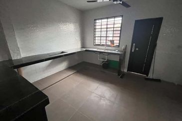 Taman Temiang Jaya 1.5Storey Partially Furnished For Rent 