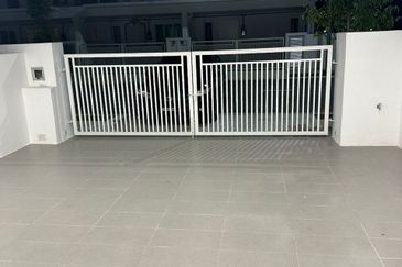 Nusari Bayu 4bed 3bath 2Storey Partially Furnished For Rent