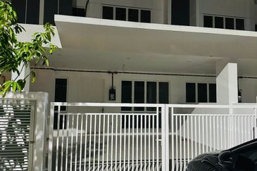 Nusari Bayu 4bed 3bath 2Storey Partially Furnished For Rent