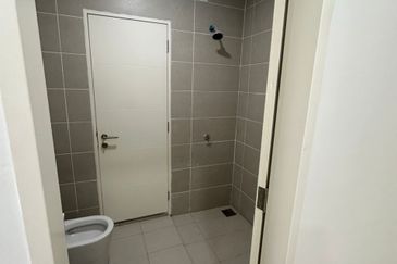 Nusari Bayu 4bed 3bath 2Storey Partially Furnished For Rent