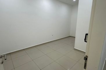 Nusari Bayu 4bed 3bath 2Storey Partially Furnished For Rent