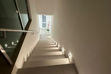 Nusari Bayu 4bed 3bath 2Storey Partially Furnished For Rent