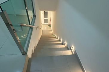 Nusari Bayu 4bed 3bath 2Storey Partially Furnished For Rent