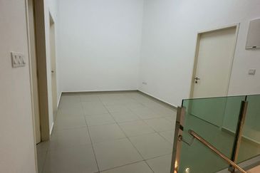 Nusari Bayu 4bed 3bath 2Storey Partially Furnished For Rent