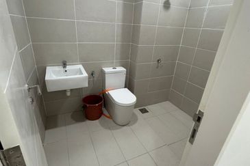 Nusari Bayu 4bed 3bath 2Storey Partially Furnished For Rent