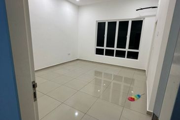 Nusari Bayu 4bed 3bath 2Storey Partially Furnished For Rent