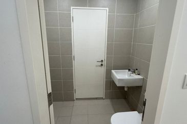 Nusari Bayu 4bed 3bath 2Storey Partially Furnished For Rent