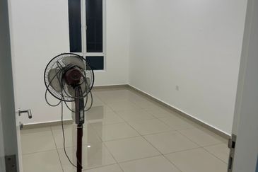 Nusari Bayu 4bed 3bath 2Storey Partially Furnished For Rent