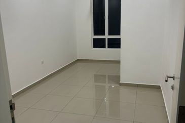 Nusari Bayu 4bed 3bath 2Storey Partially Furnished For Rent