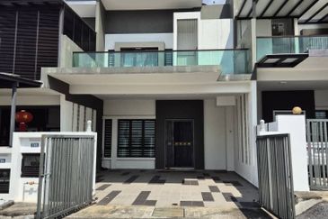 Taman Saga@Seremban 4bed 4bath 2storey Partially Furnished For Sale