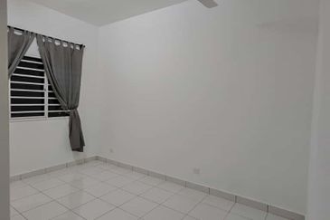 Lili Residensi Nilai 3bed 2bath Partially Furnished For Rent
