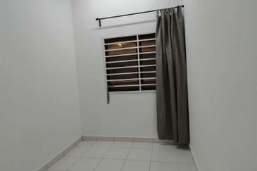 Lili Residensi Nilai 3bed 2bath Partially Furnished For Rent
