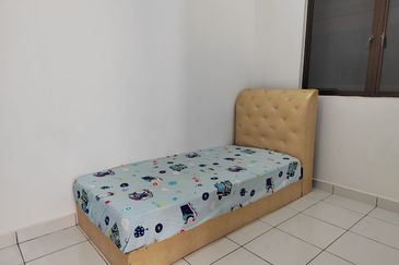 Lili Residensi Nilai 3bed 2bath Partially Furnished For Sale 