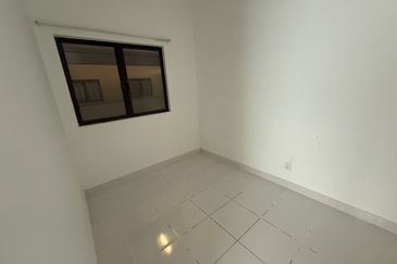 Lili Residensi 3bed 2bath Partially Furnished For Rent