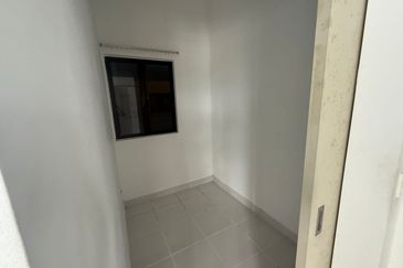 Lili Residensi 3bed 2bath Partially Furnished For Rent