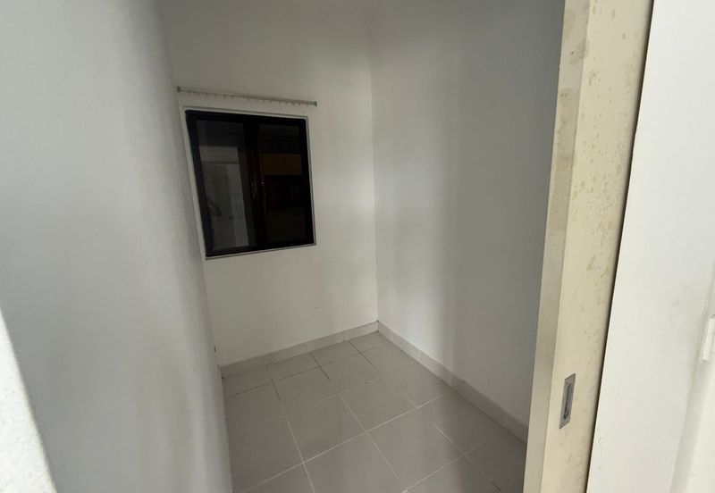 Lili Residensi 3bed 2bath Partially Furnished For Rent