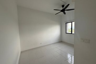 Lili Residensi 3bed 2bath Partially Furnished For Rent