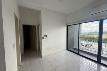 Lili Residensi 3bed 2bath Partially Furnished For Rent